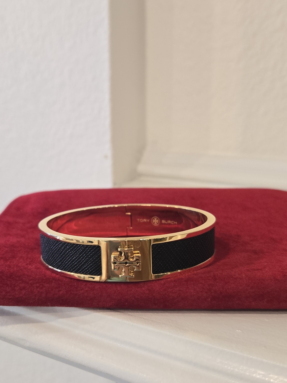 Brand New Black Tory Burch Kira Enamel Medium Hinged Bangle Bracelet with logo
